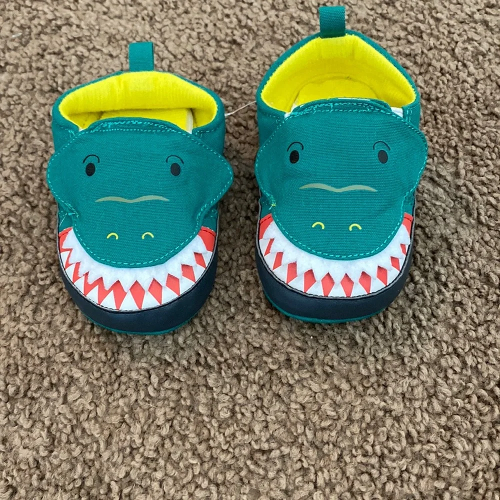 Brand new 6-9 month baby shoes
